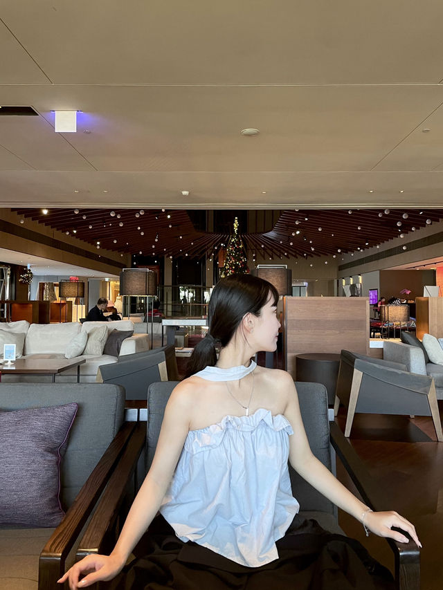 289BAR — Crowne Plaza Tainan 로비의 커피 한 잔과 분위기