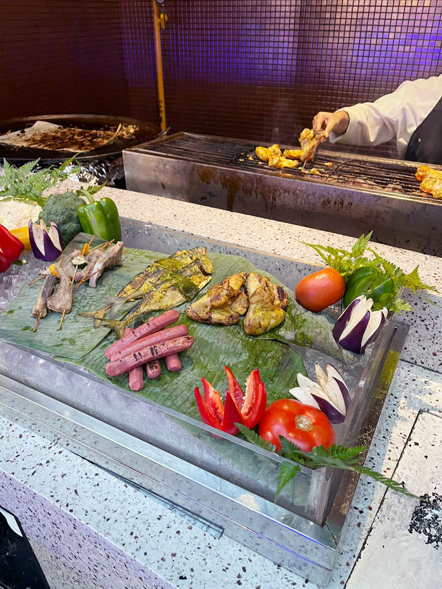 Sunset Dining Delight: Buffet Experience at Bila Bila Restaurant