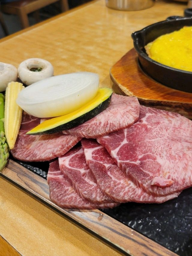 地道韓國餐廳風格🐄韓牛拼盤肉香四溢必試