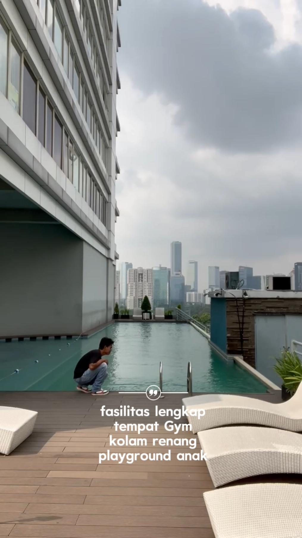 staycation di Harris suites fX sudirman berasa staycation di new York karna hotel ini berada diatas mall dan full kaca bisa liat city view Jakarta. #harrissuitesfxsudirman #rekomendasihotel #hotelfasilitaslengkap 