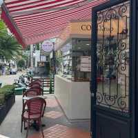 คาเฟ่สไตล์ยุโรป โซนนิมมาน : Co&Co Cafe and Bar.