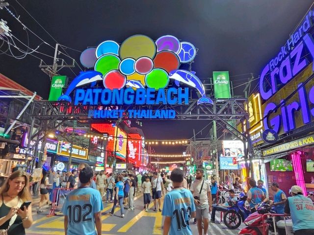 プーケット・ピピ島(マヤ湾)