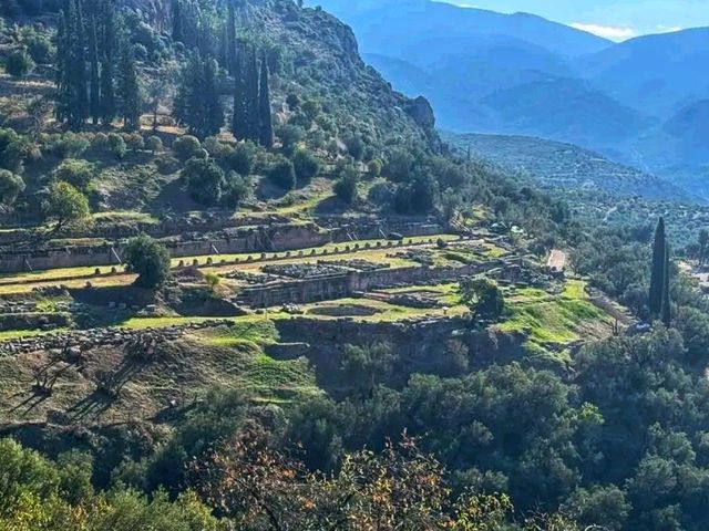 🏛️ Delphi – The Ancient Navel of the World