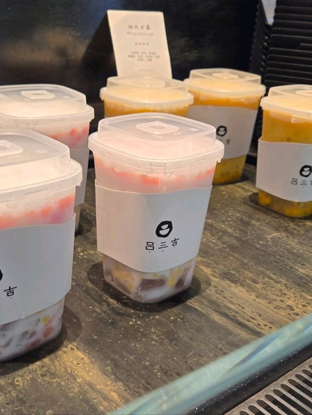 暗黑系裝潢甜品店新體驗
