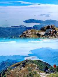 遠眺島嶼夢幻山脈風光