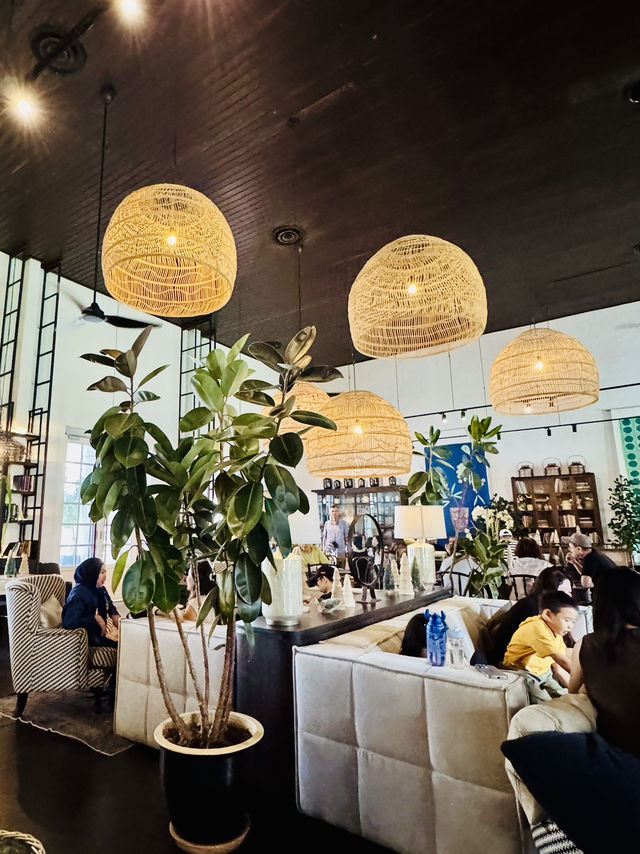 ☕✨ A Chill Afternoon at Commons — Old Court House, Kuching 🌿 ☕✨ A Chill Afternoon at Commons — Old Court House, Kuching 🌿