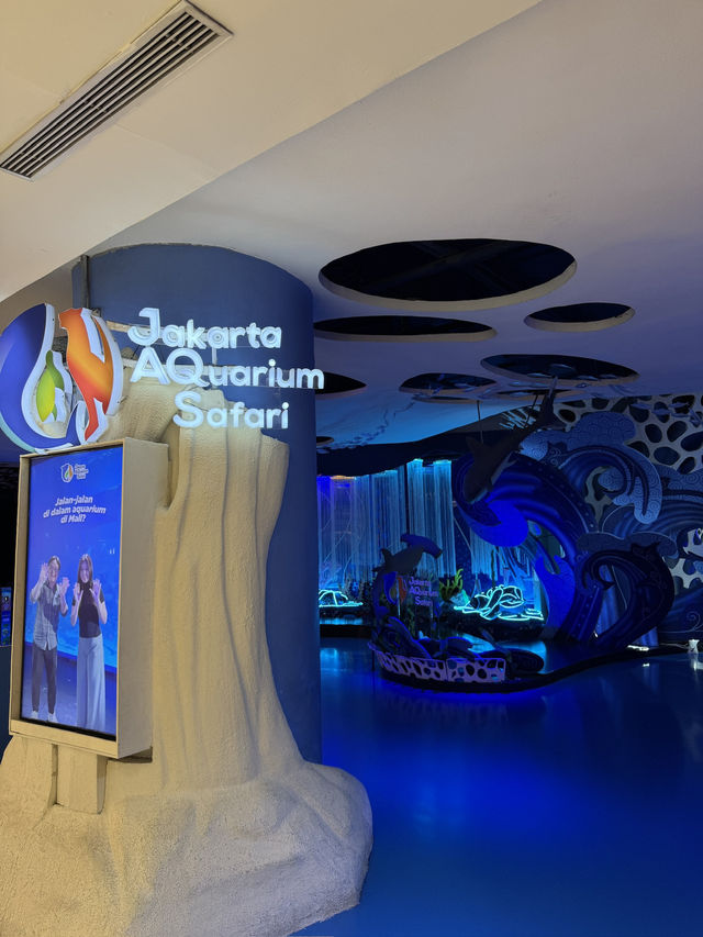 Aquarium Raksasa di Dalam Mall
