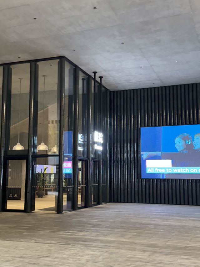 🌅 M+: จุดชมพระอาทิตย์ตกที่ปังที่สุดใน West Kowloo 🌅 M+: จุดชมพระอาทิตย์ตกที่ปังที่สุดใน West Kowloo