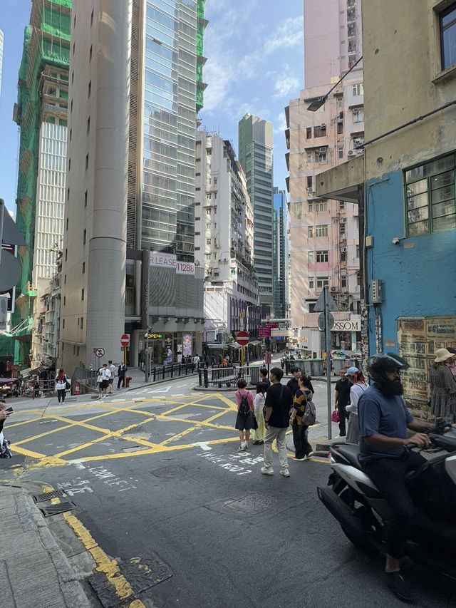 🎨 HOLLYWOOD ROAD 🎨 HOLLYWOOD ROAD