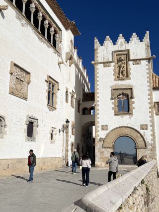 Sitges - A sunny coastal town in Barcelona ☀️

Took a day trip out of Barcelona and this was such a cute, quaint and peaceful seaside area to visit!! There were scenics spot, rustic alleyways and also little local shops with their delicacies!

Definitely worth a visit if you have the time! Train ride wasnt too long either, about 45mins. 

Bonus: there’s an outlet mall (Viladecans The Style Outlets) along the way you can hop off to complete your day trip with some shopping 🤗  