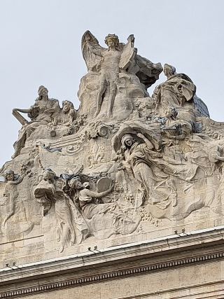 눈길을 사로잡는 우아한 건물 🏛️ 릴 오페라 하우스 🇫🇷