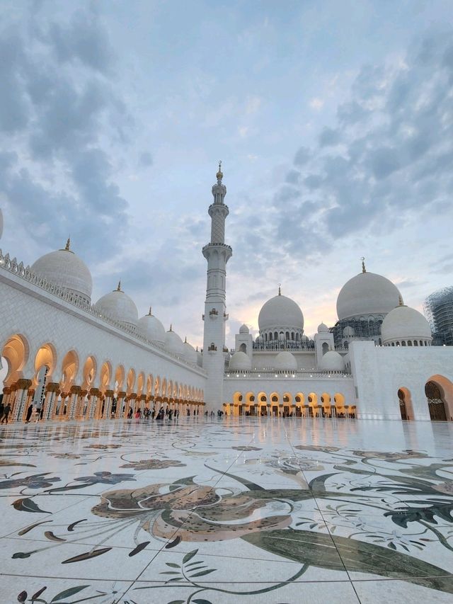 🕌🤍✨ Sheikh Zayed Grand Mosque – The Pearl of Abu Dhabi ✨🤍🕌