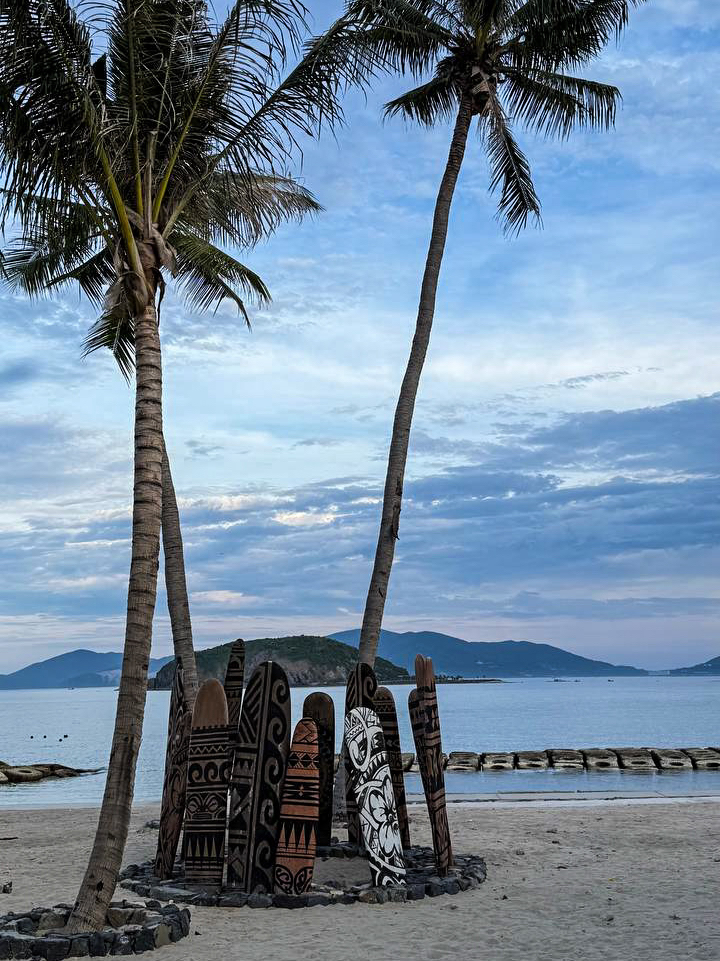 🥥 Sunset spot near Do Theatre with a view of the bay (Liberade Coco)