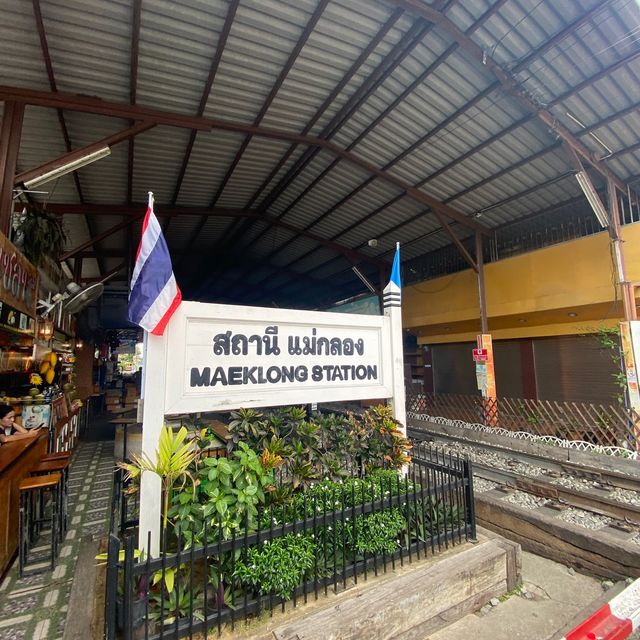 Meaklong Train Station 