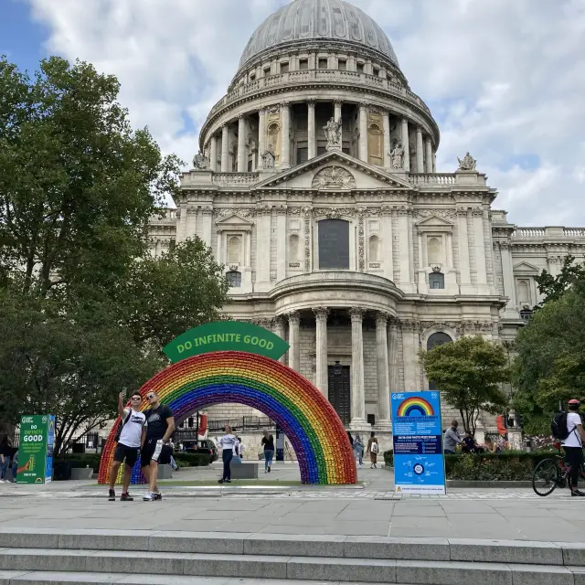 Walking around St Pauls!