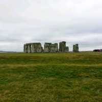 🗿 "Unveiling Stonehenge's Mysteries: A Timeless Journey 🌅" 🧐


