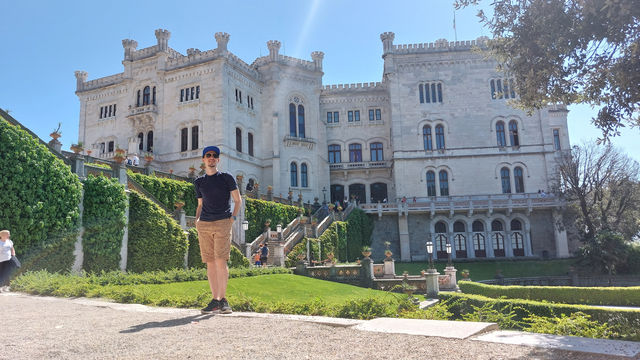 What a mesmerizing castle!