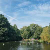 London Hampstead Heath: Ponds, Paths, and Panoramic Views