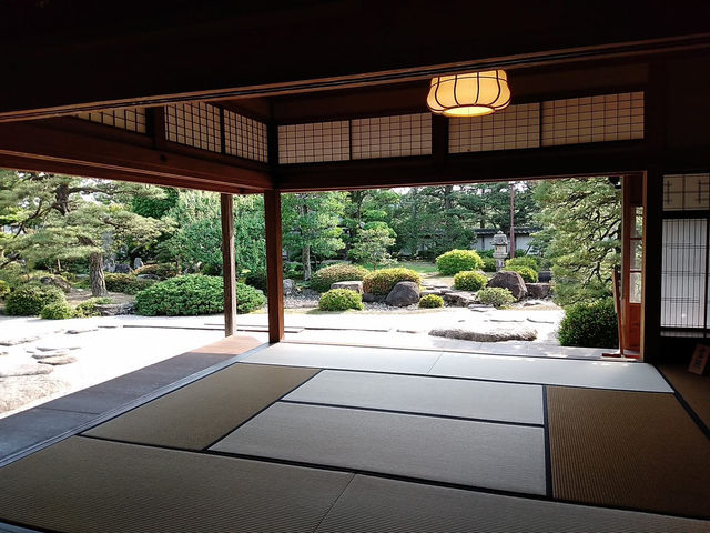 Looking at the Izumo-ryu garden