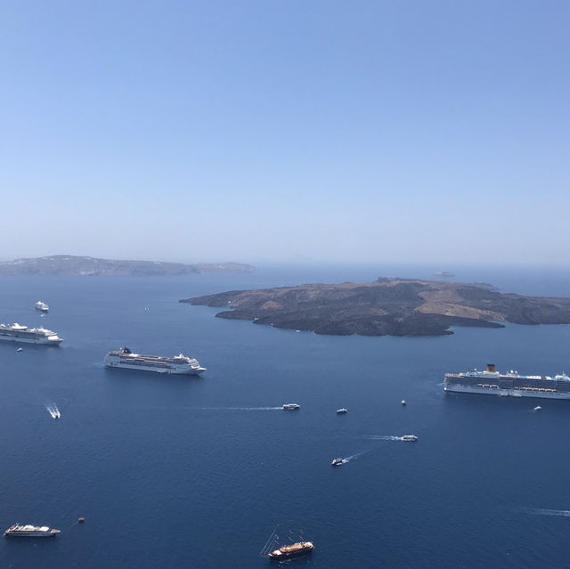 Greece🇬🇷Santorini: A Timeless Escape in Blue and White💙🤍