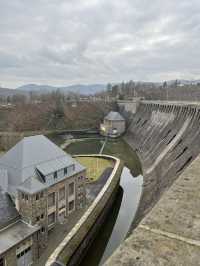 A marvel of engineering, history, and nature — welcome to the Edersee Dam in Hessen, Germany 🇩🇪🌊🏞️