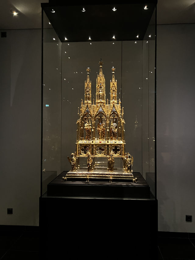 💎⛪ Domschatzkammer Aachen – Where Sacred Treasures and Imperial Power Collide ✨👑