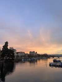 Sunset Serenade on the Limmat – Zürich’s Golden Hour Magic 🌊🌅 