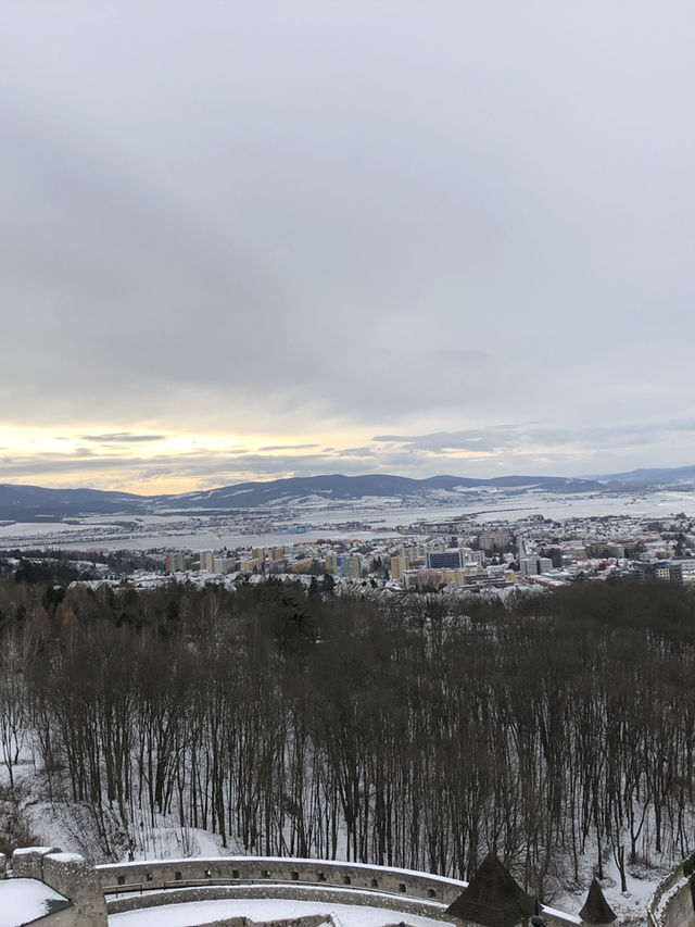 🏰 Trenčín Castle: A Hilltop Medieval Gem 🏰 Trenčín Castle: A Hilltop Medieval Gem