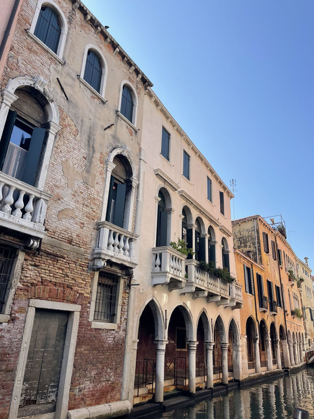 🌈 Colorful Venice – Canals, Houses & Hidden Corners 🛶✨