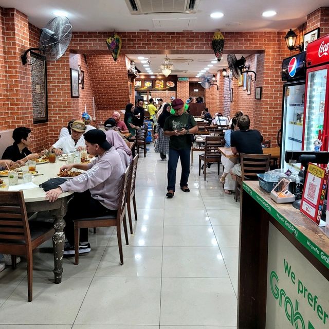 🍛 Penang's Nasi Kandar Paradise! 🌴