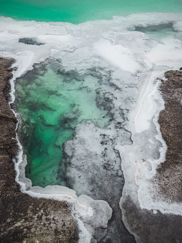 Prettiest Emerald Salt Lakes in China 😍