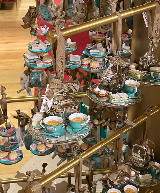 倫敦的冬天真的來了 聖誕季路過Fortnum & Maso