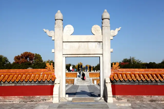 The emperors of the Ming and Qing dynasties worshipped at the altar of the 'Emperor Earth God'