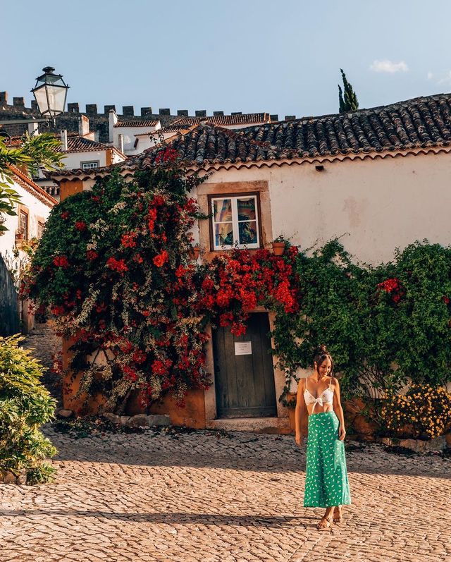 🏰✨ Enchanting Óbidos: A Fairytale Escape in Portugal! 🇵🇹🌺