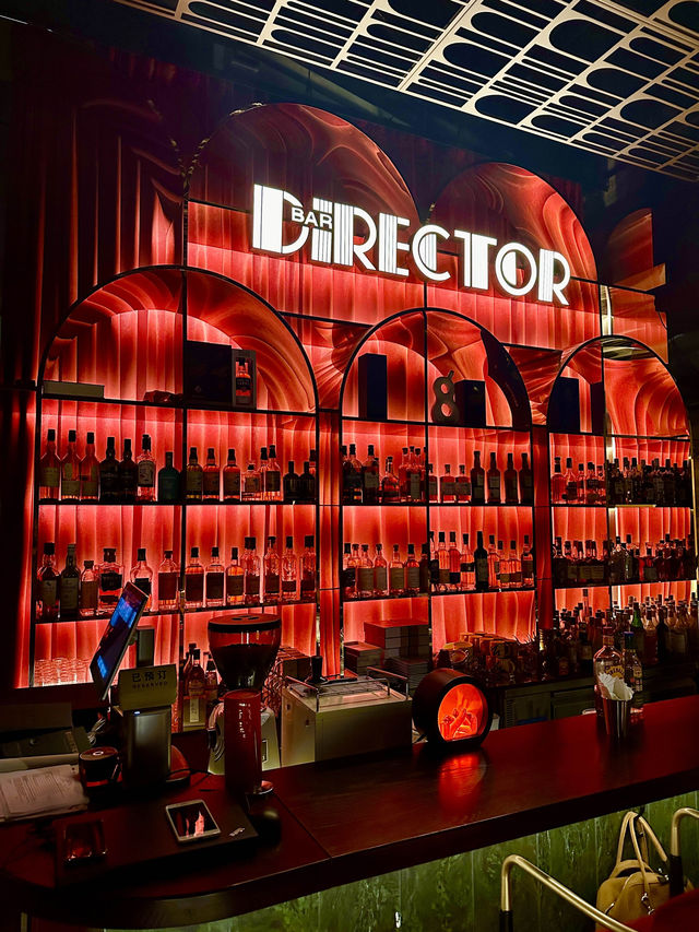 Cool film-themed cocktail lounge! ✨