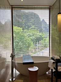 在陽朔住到中式園林酒店,看公路青山