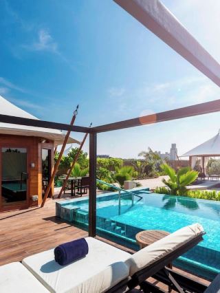 🌟 Arabian Luxury at Ritz-Carlton Ras Al Khaimah 🏝️✨