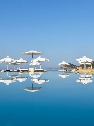 🌞🏖️ Athens Awaits: Plaza Resort's Prime Picks 🇬🇷
