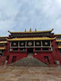 魅力西藏，藏傳佛教寺廟——強巴林寺。