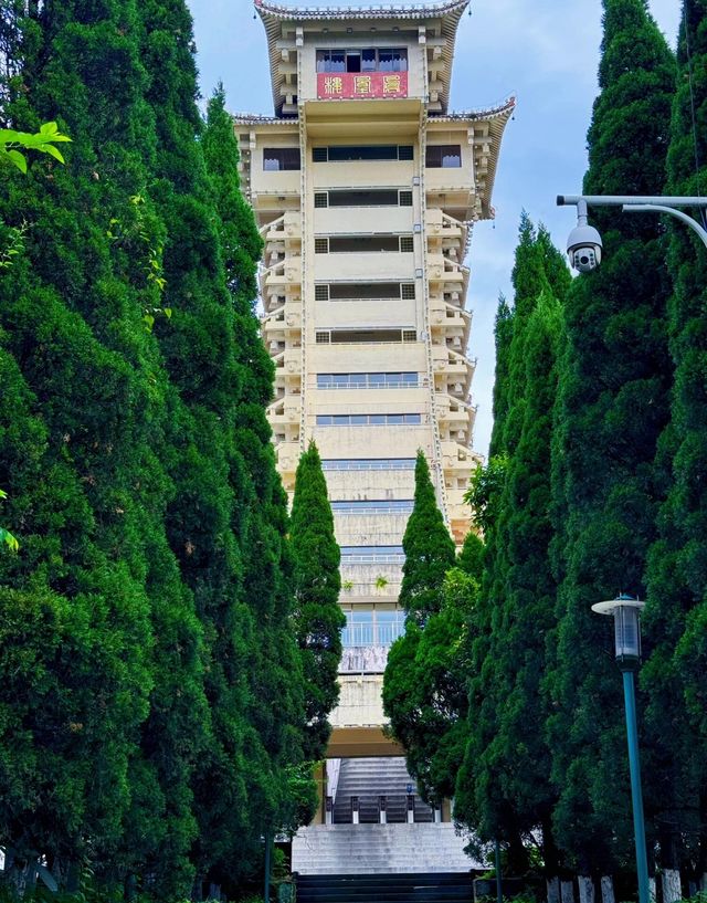 凤凰山公園——被譽為川北第一樓的凤凰樓。
