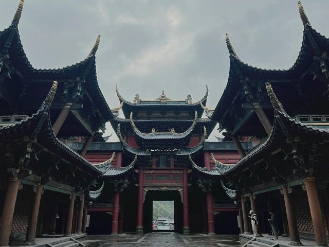 景點推薦打卡：九泄潭風景區。