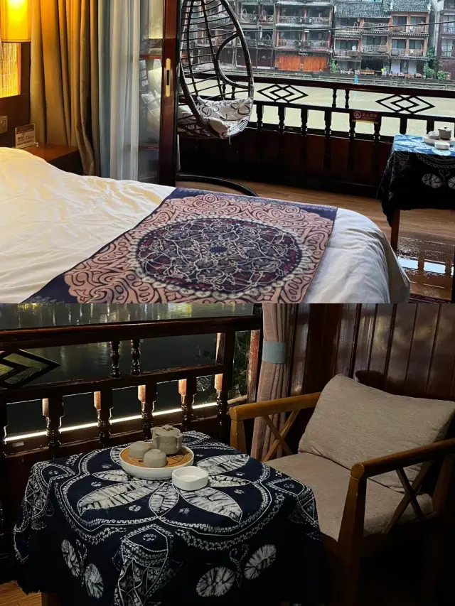 I've taken my parents to Fenghuang 5 times... and we always stay at this guesthouse. 