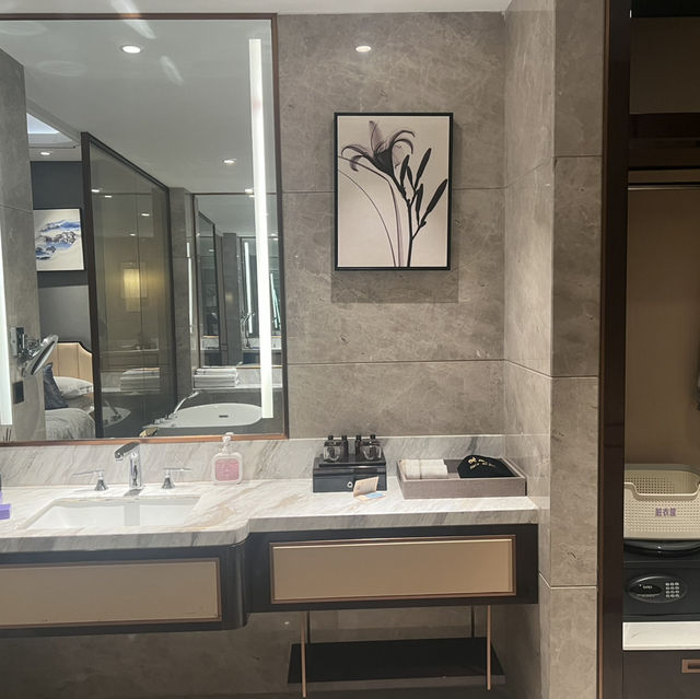 在肇慶四會的天鵝湖酒店（四會玉博城店）