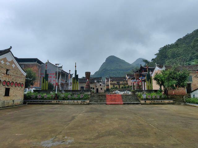 廣西富川虎馬嶺古村。