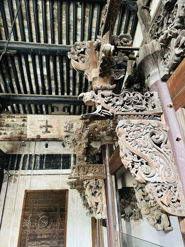 活的木雕博物館——東陽盧宅。