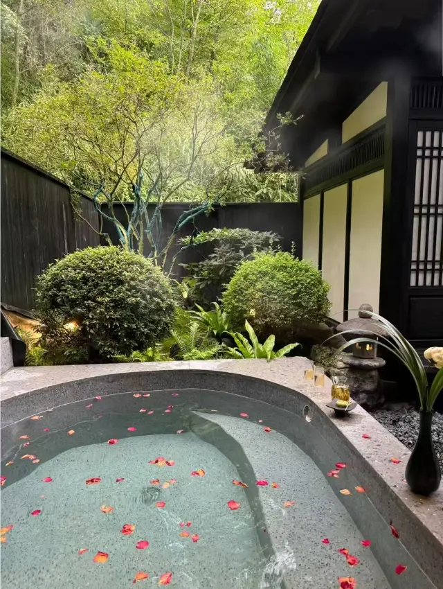 Qingcheng Back Mountain | Kyoto-style Private Hot Spring Staycation. 