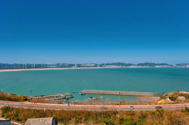平潭民宿|房間裡就可以看到風車海日落浪漫呐。 平潭民宿|房間裡就可以看到風車海日落浪漫呐。