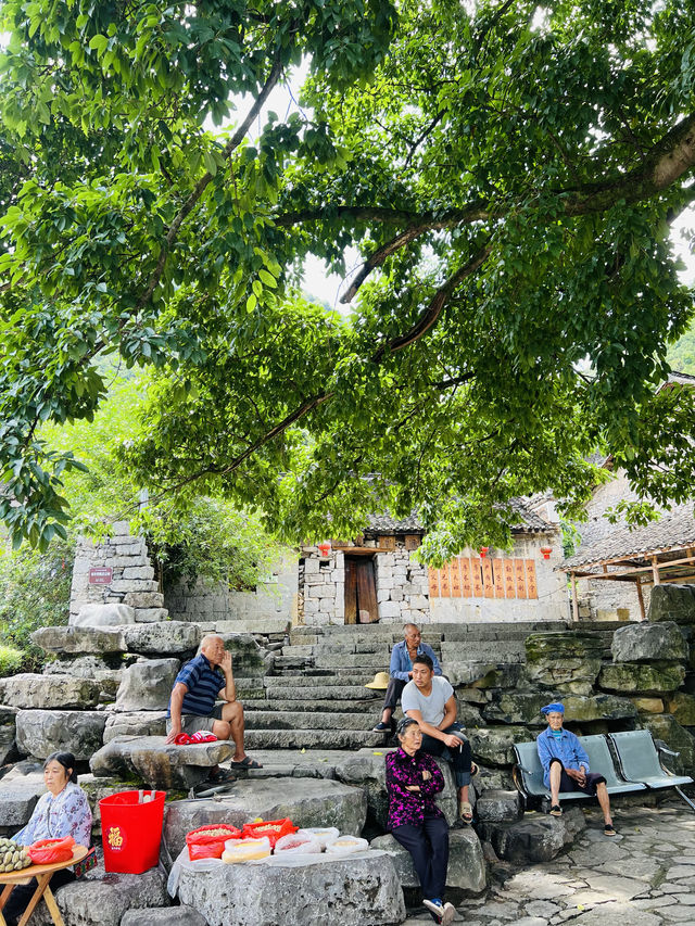 雨補魯天坑，不走尋常路 隱於深山原始村落