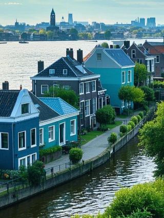 Falling in Love with Delft: A Gentle Ode to Time Amidst Canals, Ceramics, and Dreams