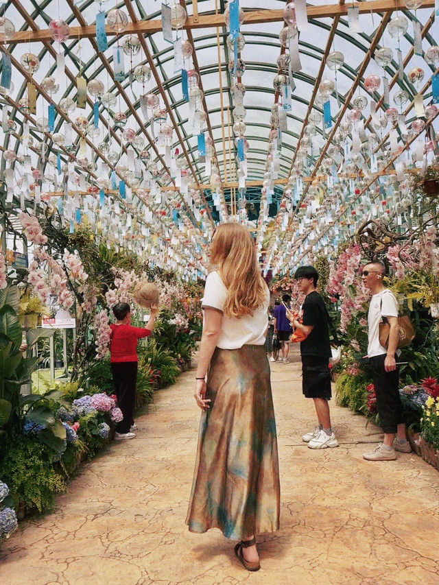 Try not to drown in the “Sea of Flowers” 🌺 in Chengdu!